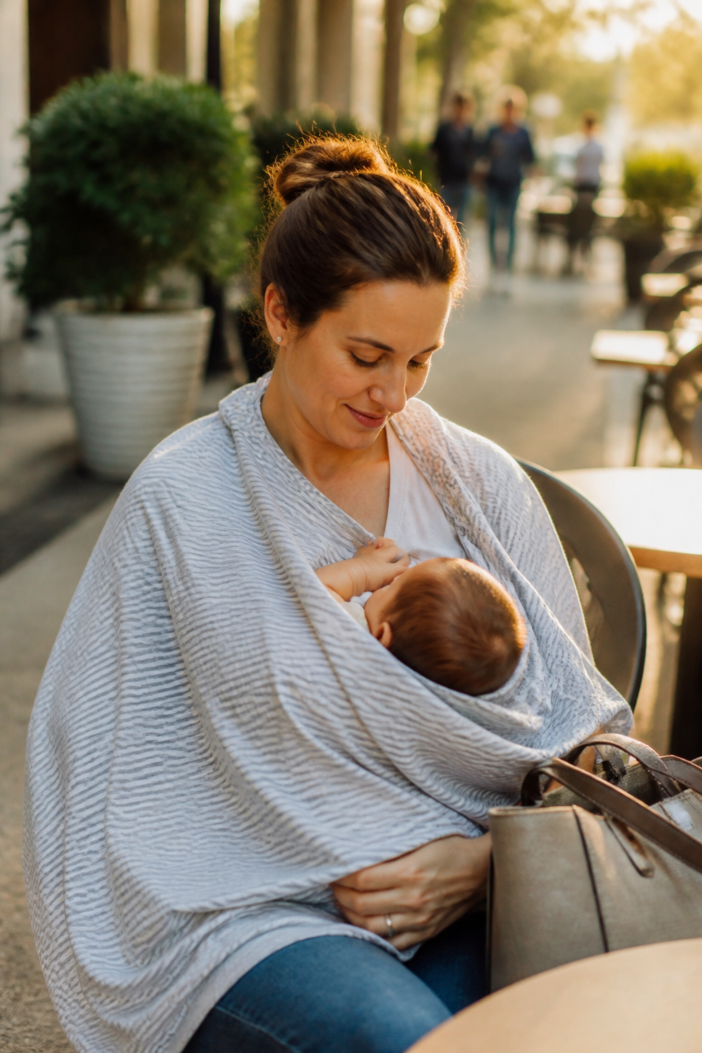 7 Ways to Feel More Confident Breastfeeding Discreetly in Public